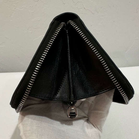 PRADA Saffiano Zippy Wallet - Picture 15 of 16